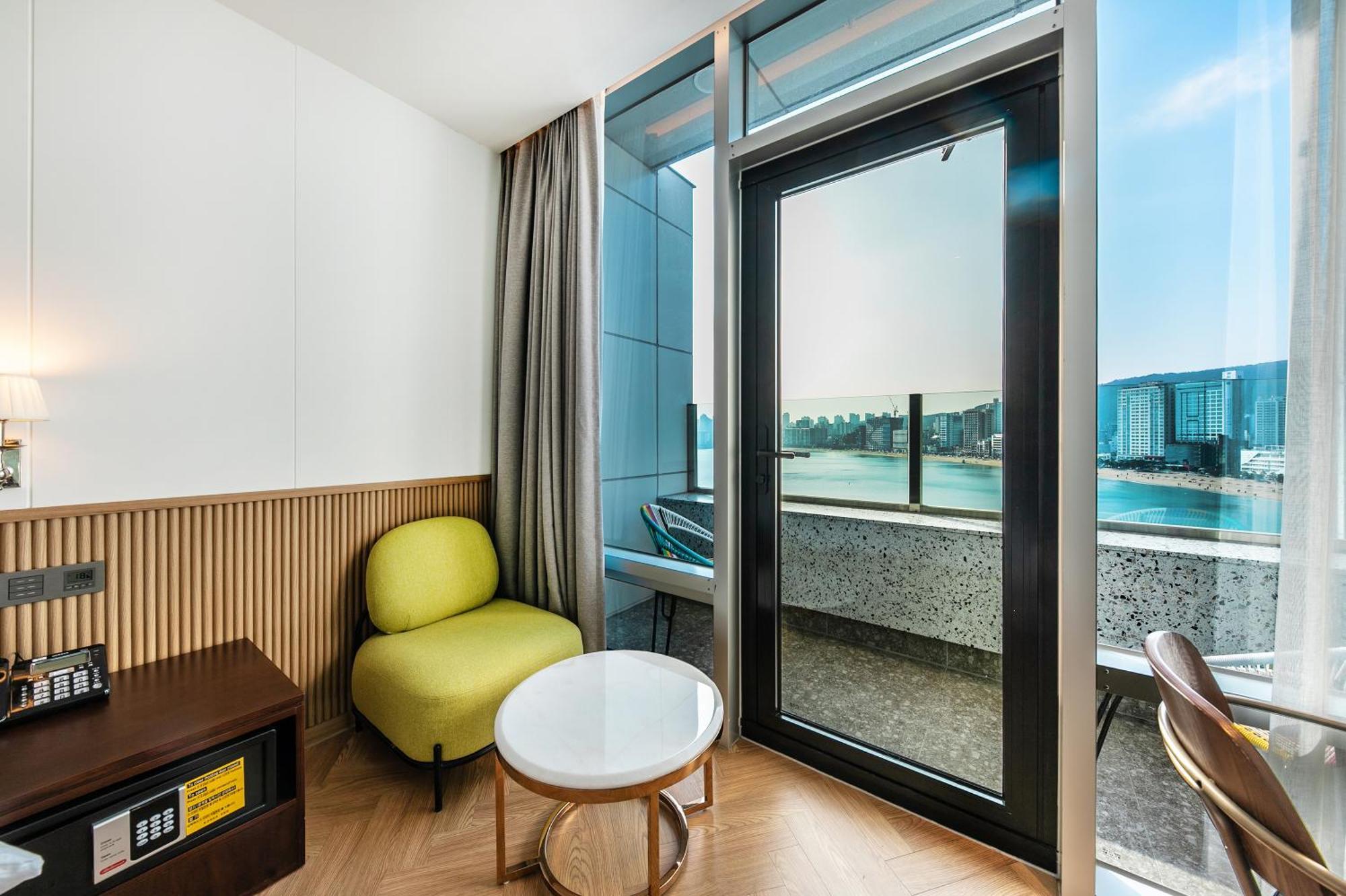 H Avenue Gwanganri Beach Busan Exterior photo