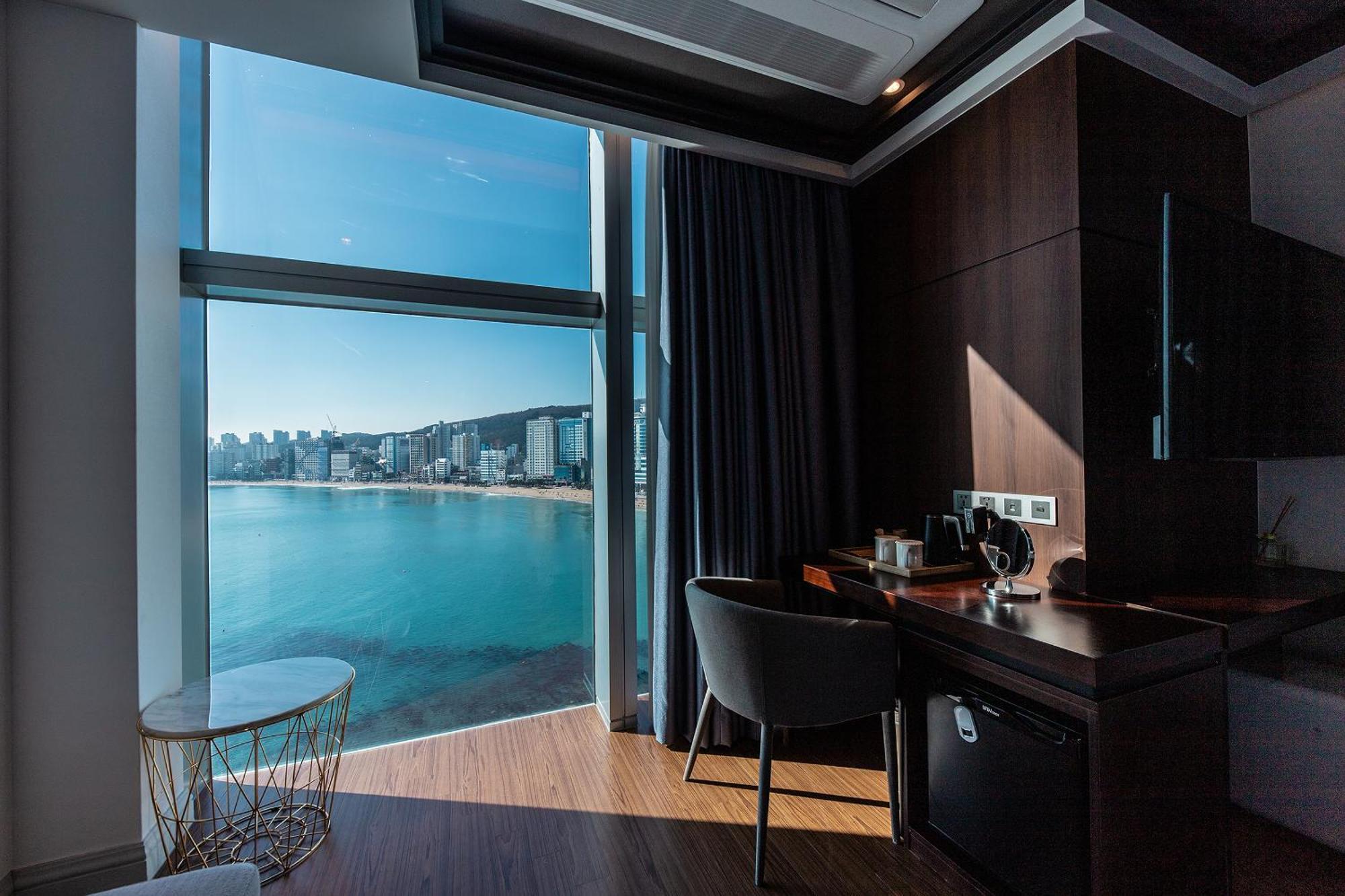 H Avenue Gwanganri Beach Busan Exterior photo