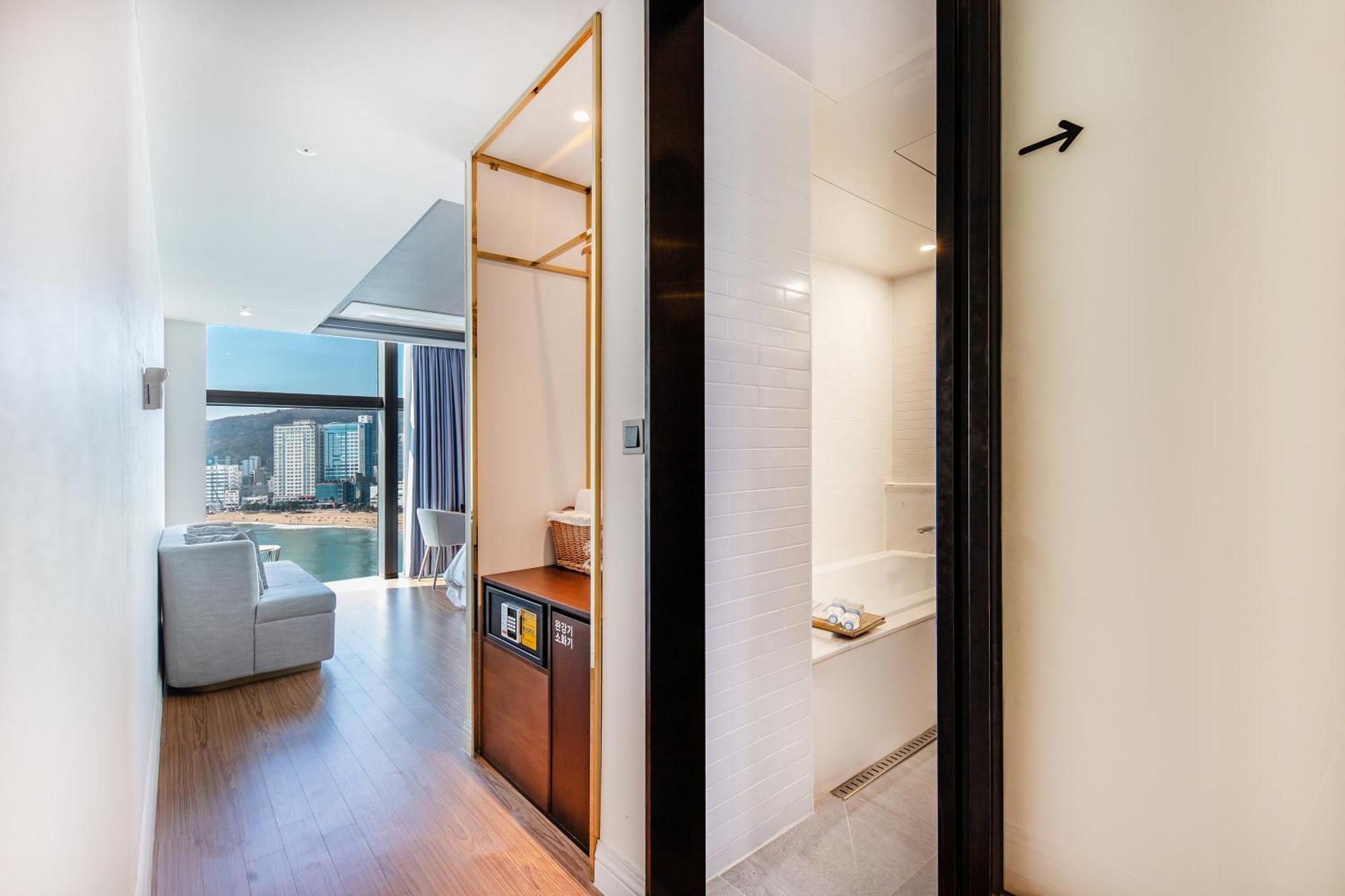 H Avenue Gwanganri Beach Busan Exterior photo
