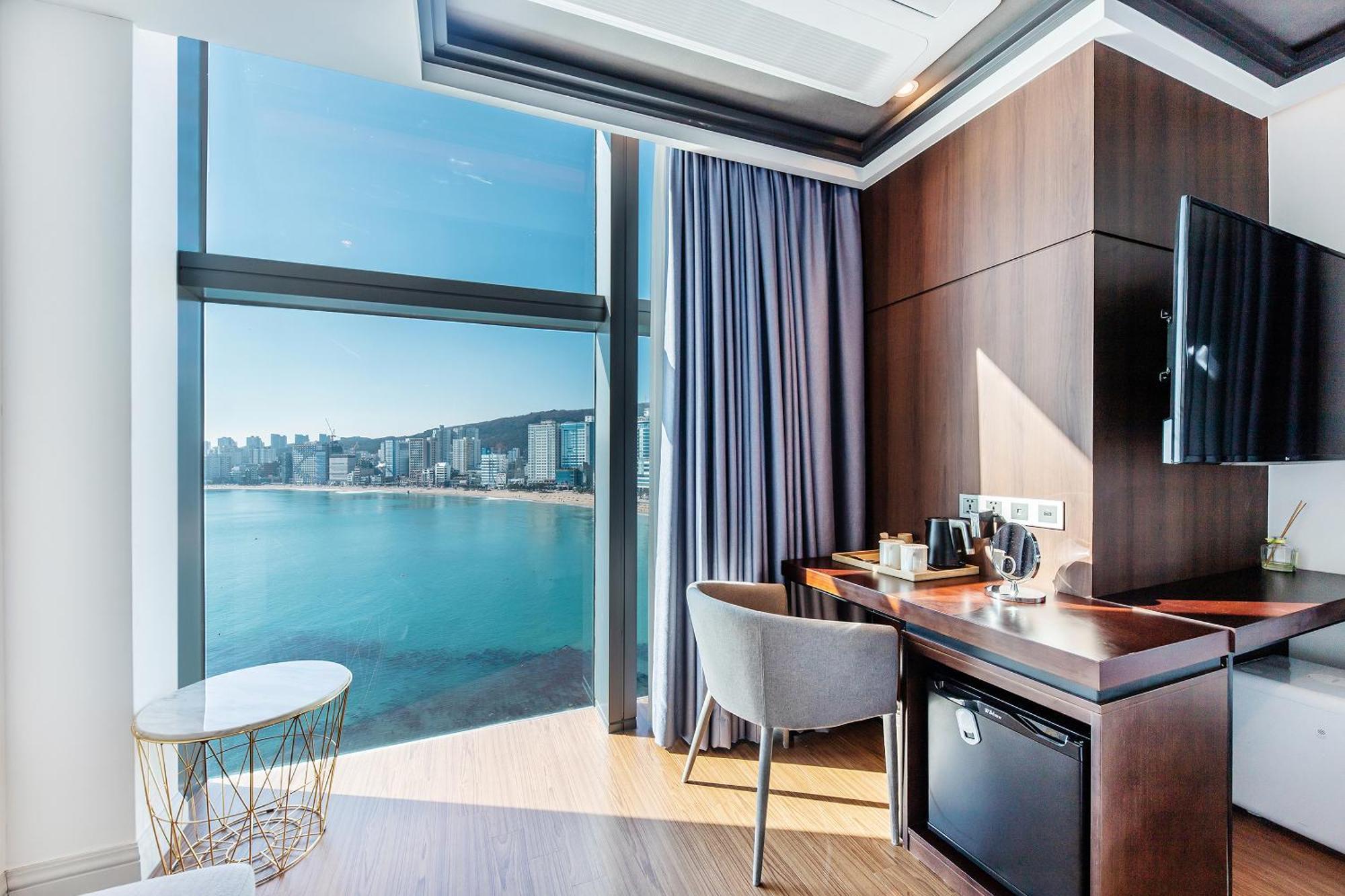 H Avenue Gwanganri Beach Busan Exterior photo