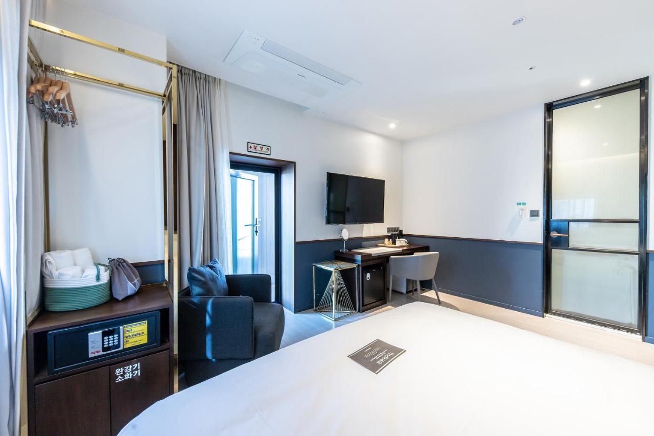 H Avenue Gwanganri Beach Busan Exterior photo