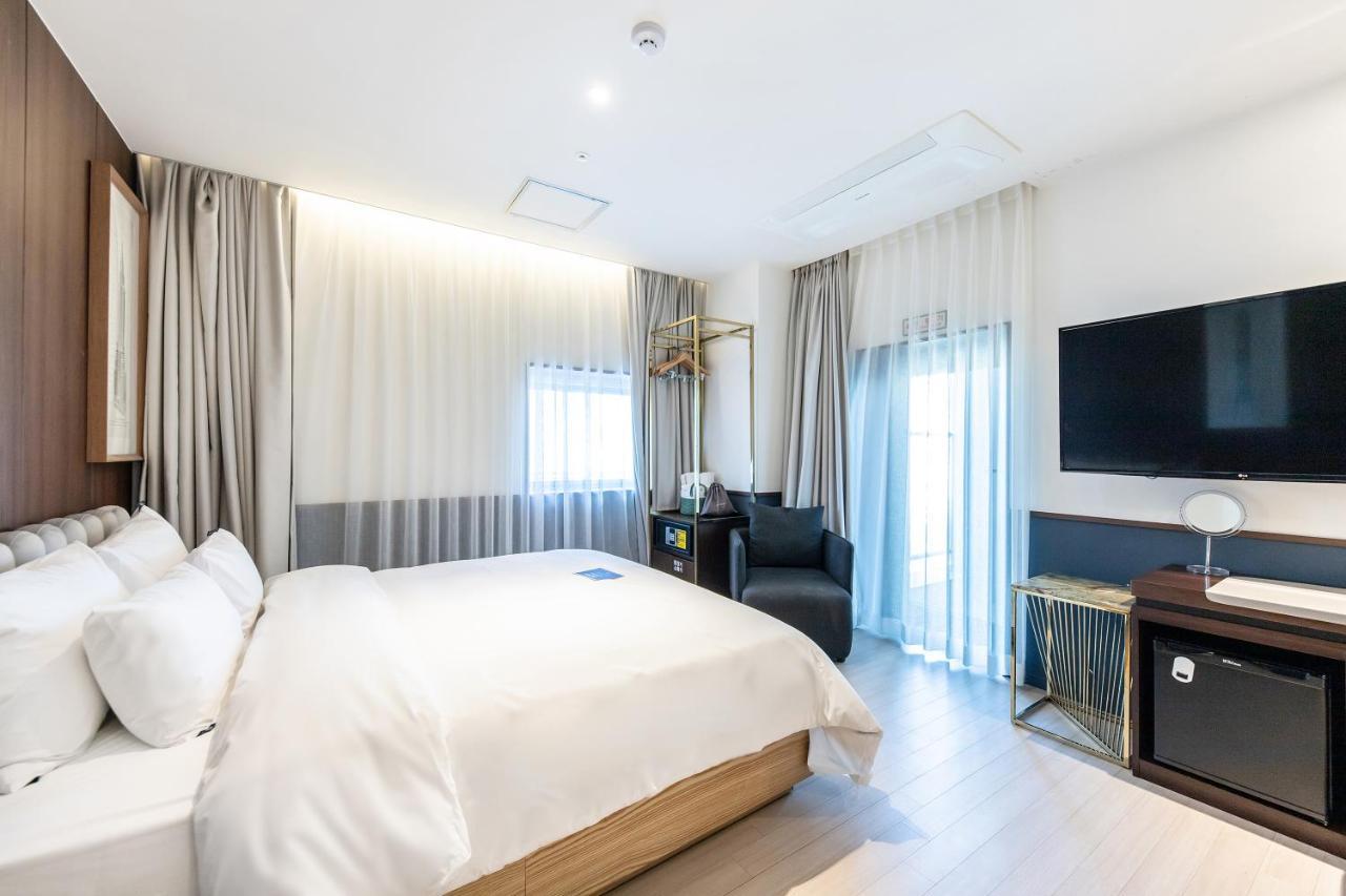 H Avenue Gwanganri Beach Busan Exterior photo
